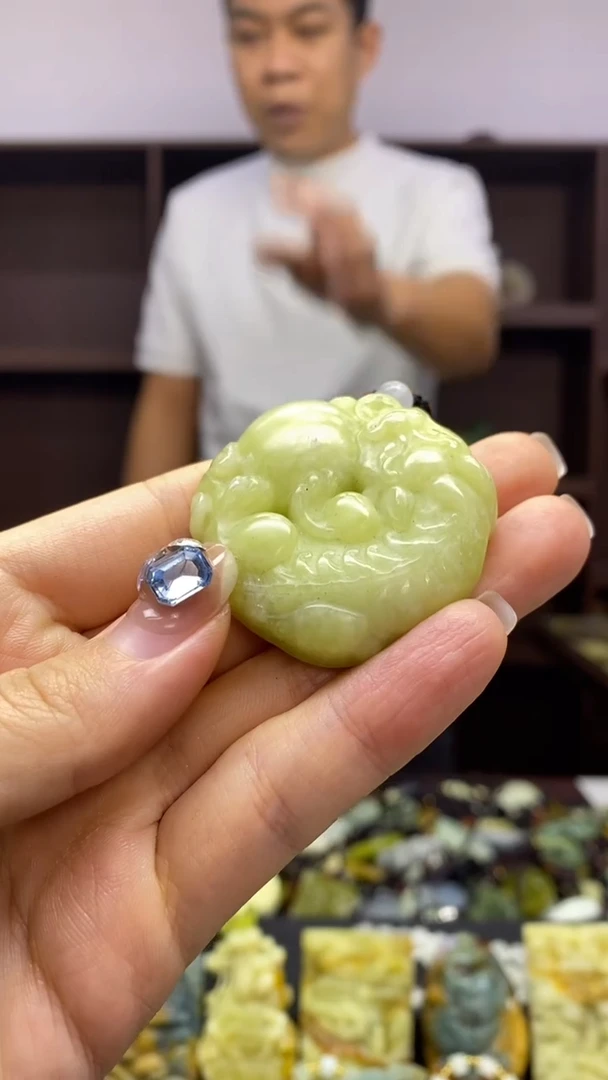 未镶嵌岫玉挂件