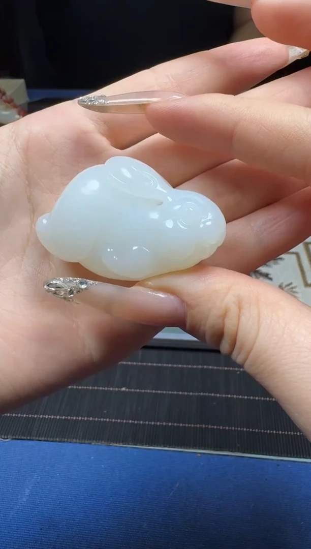 和田玉未镶嵌颈饰1