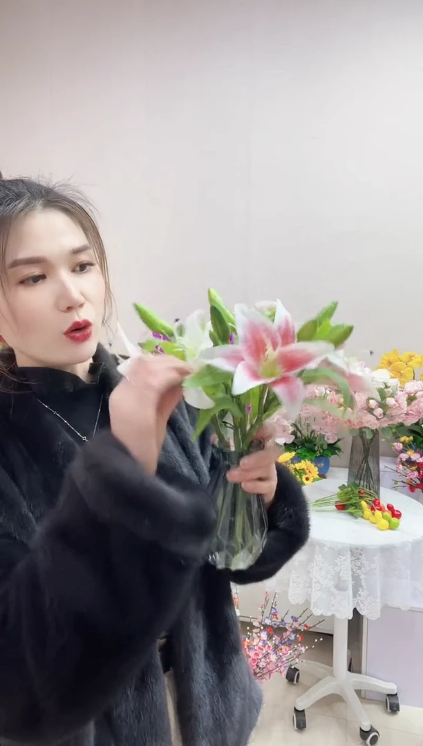 4支粉色1支百合+钻石款玻璃花瓶