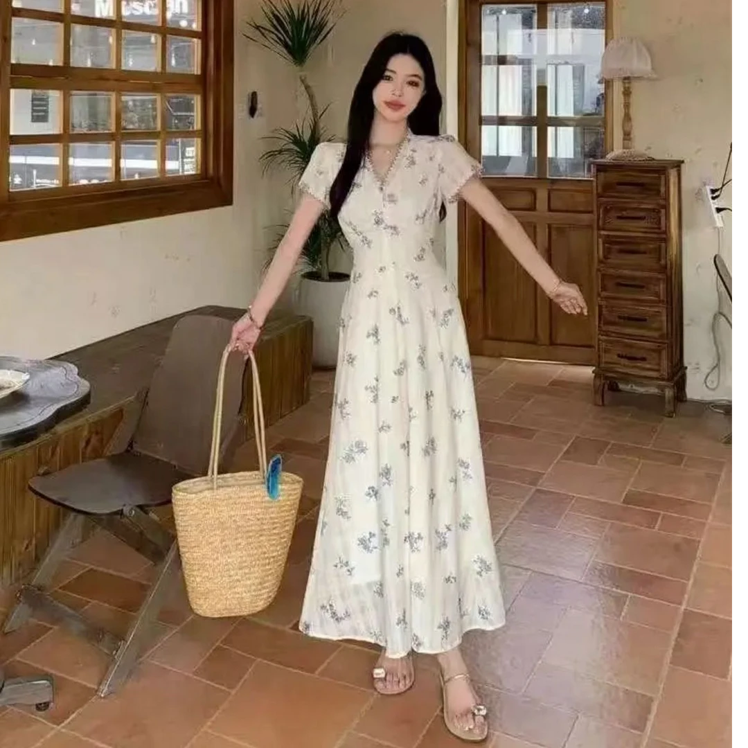夏季新款2025刺绣法式荷叶边V领碎花连衣裙女甜美裙子