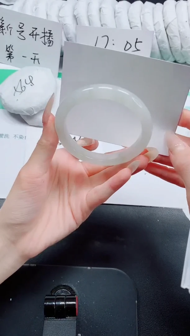 未镶嵌手镯石英质玉103