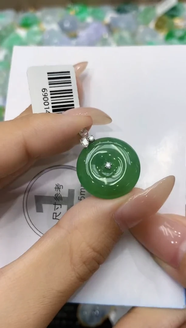 颈饰18K金镶嵌翡翠111111111111