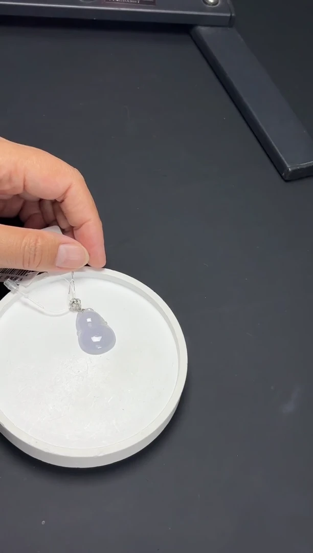 颈饰18K金镶嵌翡翠葫芦