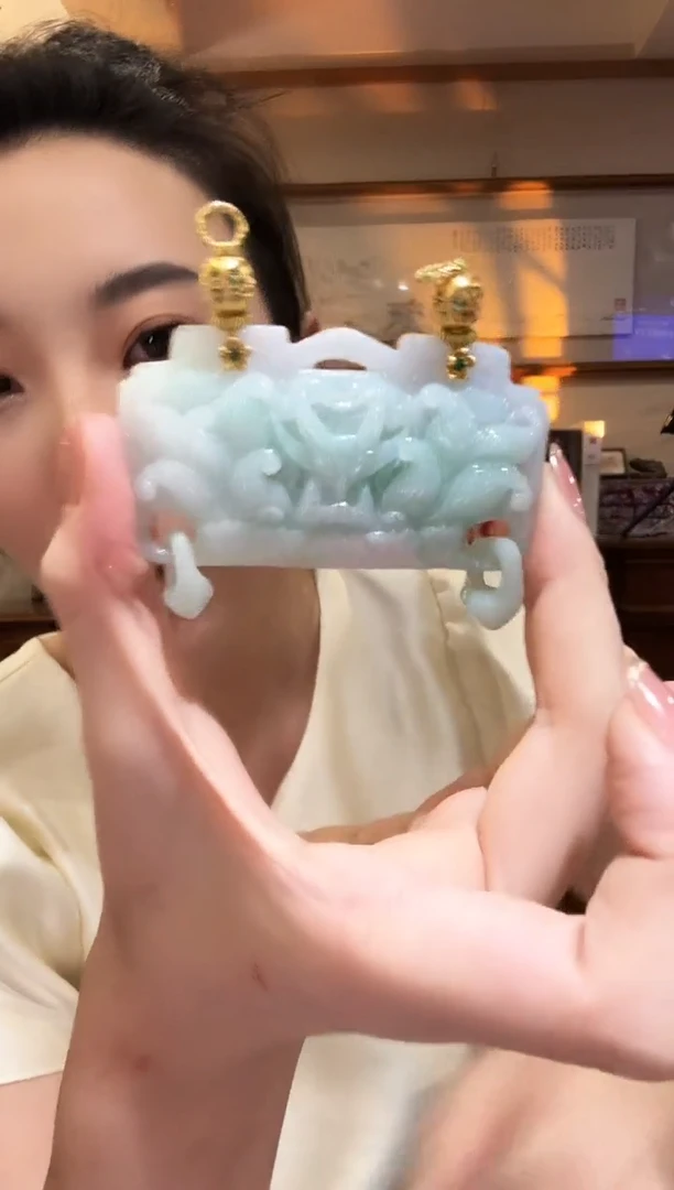 翡翠未镶嵌颈饰国风