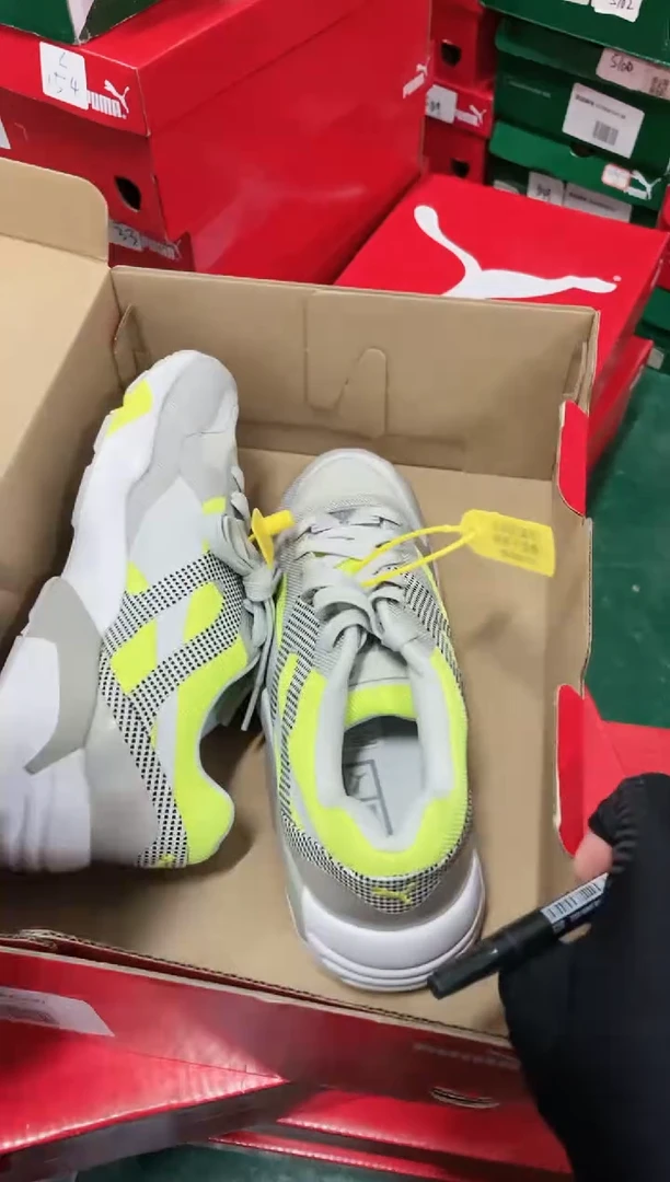 彪马时尚休闲运动鞋37M  D160