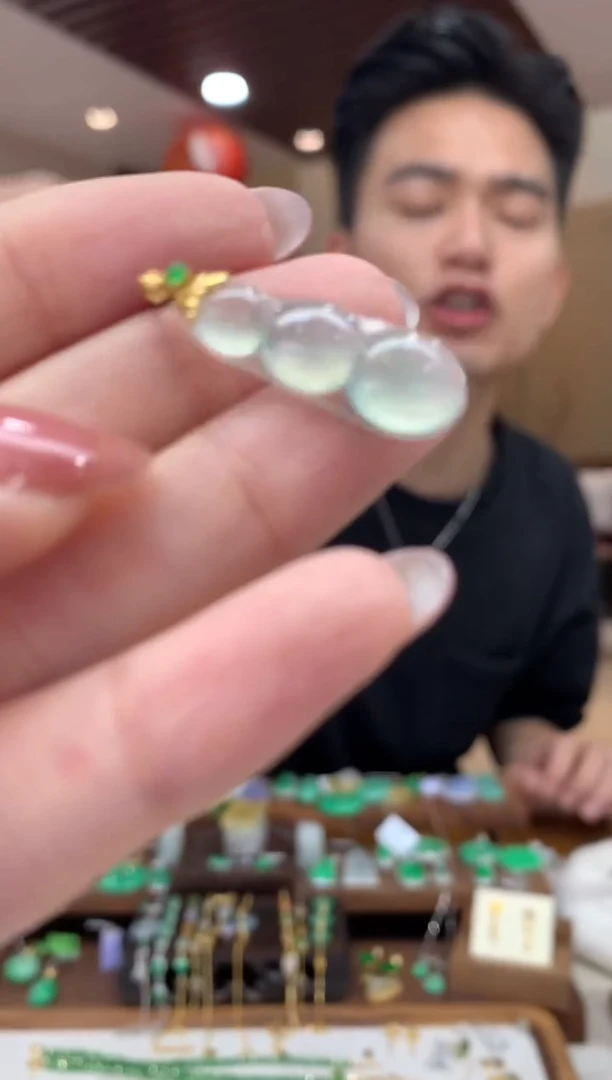 翡翠18K金镶嵌吊坠(不含链)豆子