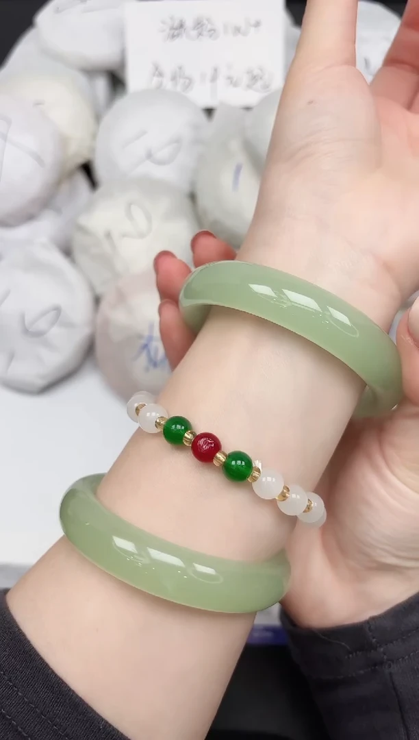 未镶嵌手镯石英质玉7/5960