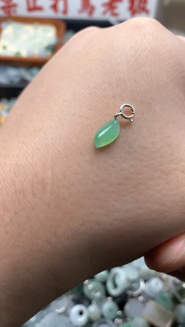 【闪购商品】翡翠颈饰未镶嵌哥哥