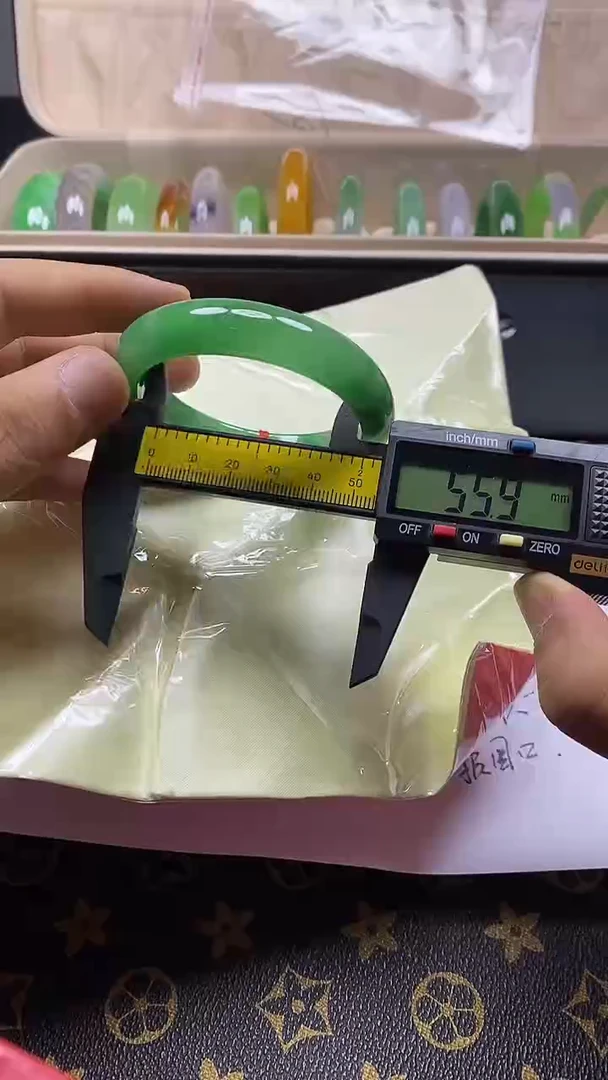 翡翠手镯未镶嵌073