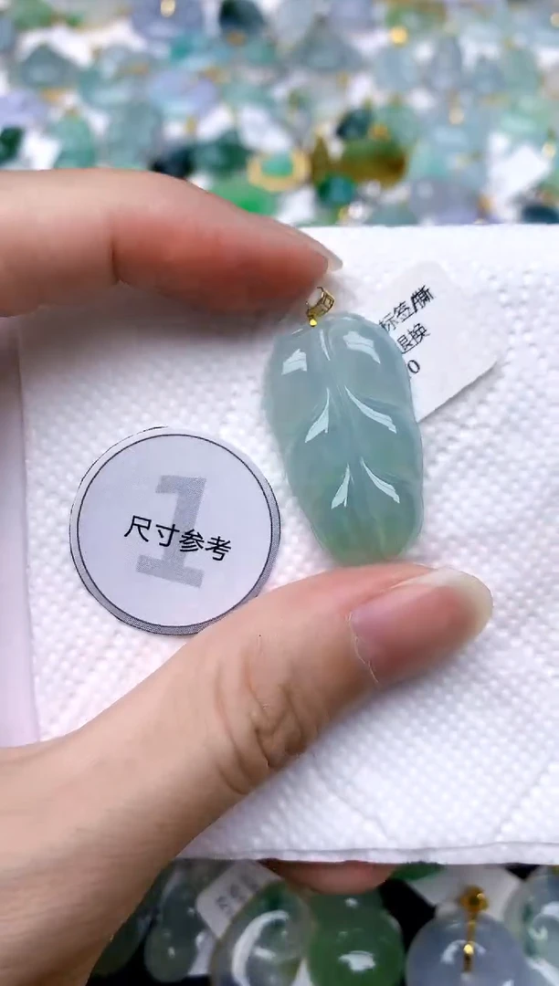 颈饰18K金镶嵌翡翠天然A货翡翠