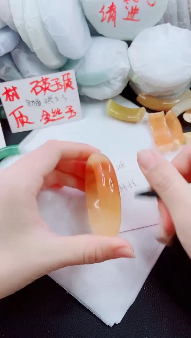 【闪购商品】石英质玉手镯未镶嵌J208-55-56