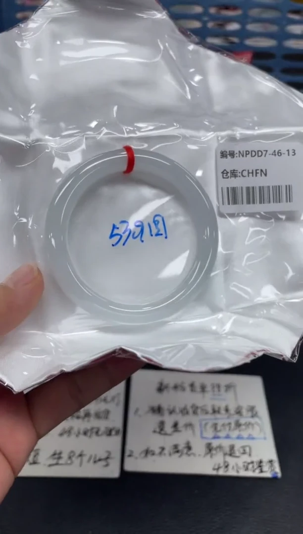 未镶嵌手镯翡翠暴****?翡翠手镯