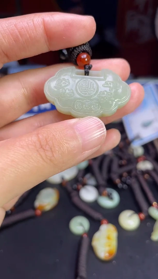 颈饰未镶嵌和田玉1