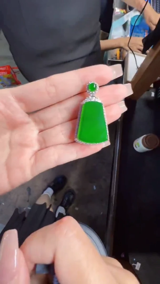 未镶嵌定制翡翠翡翠A货有轻微色差属于正常现象无事牌多样性发货1
