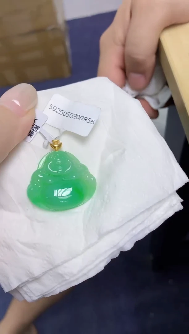 翡翠18K金镶嵌颈饰天然缅甸翡翠A货