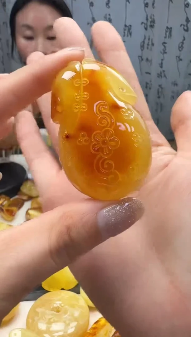 裸石琥珀未镶嵌如图