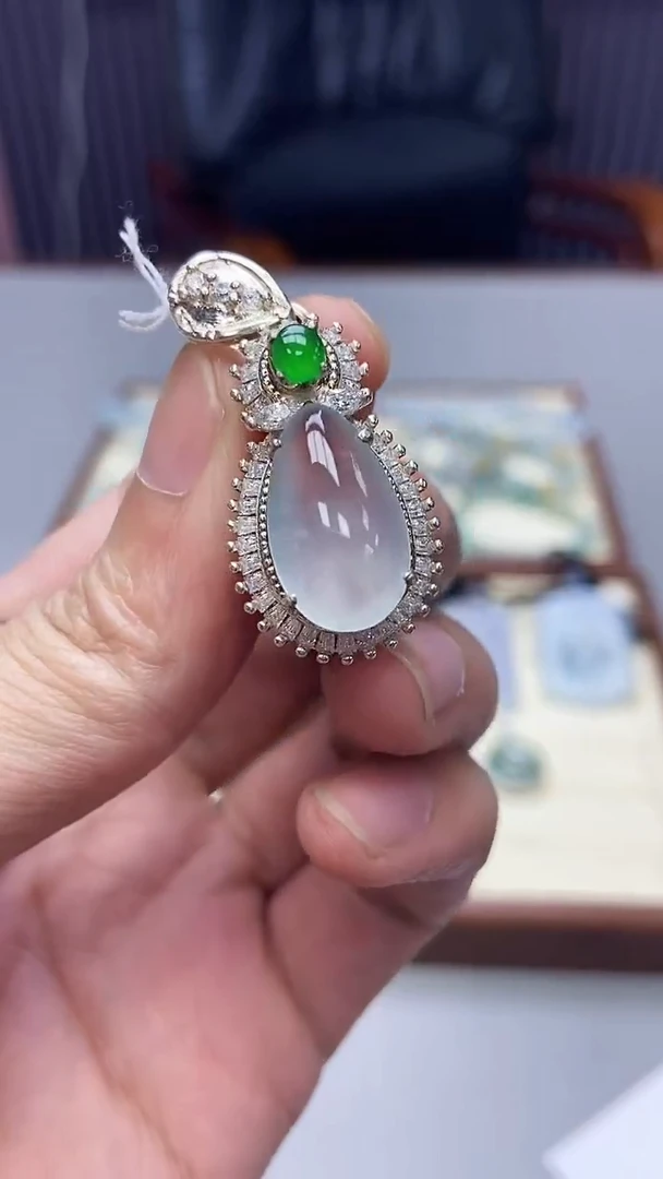 翡翠未镶嵌颈饰吊坠