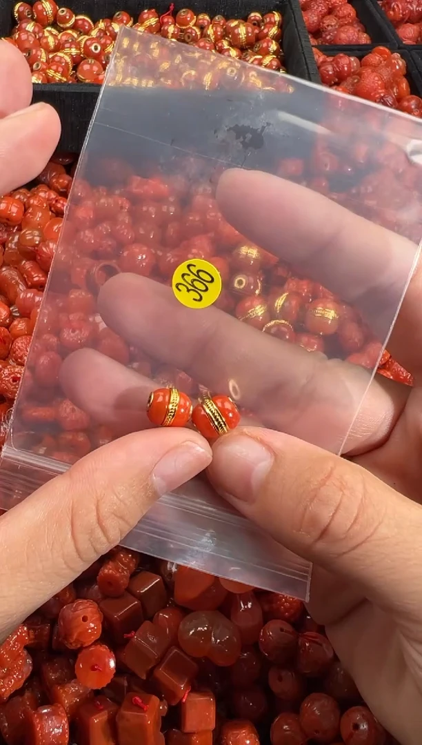 南红玛瑙未镶嵌颈饰1