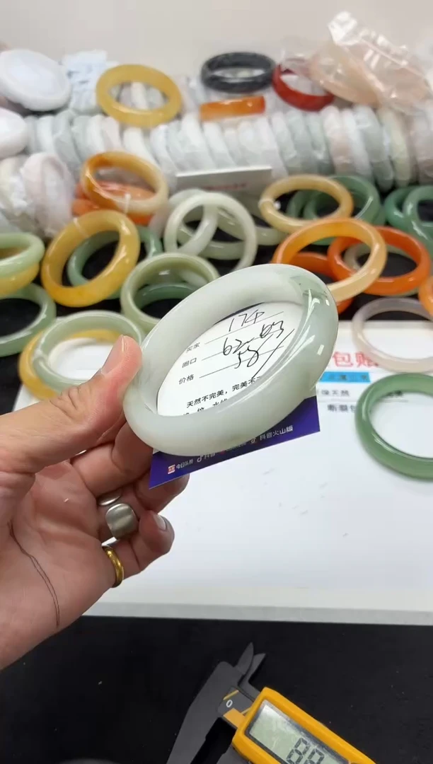 未镶嵌手镯石英质玉174