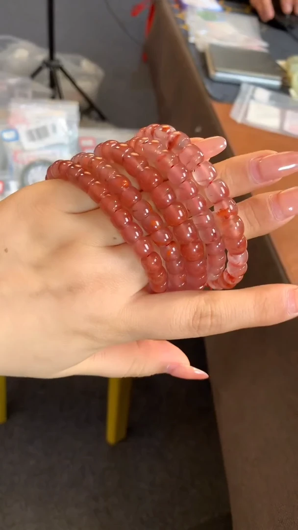 【闪购商品】玛瑙/玉髓手串未镶嵌南红冰飘直切单圈多样性拍一发一