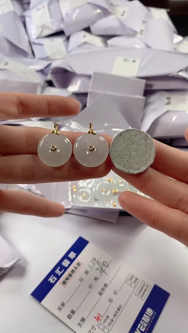 【闪购商品】翡翠颈饰18K金镶嵌多样性发货，发一件