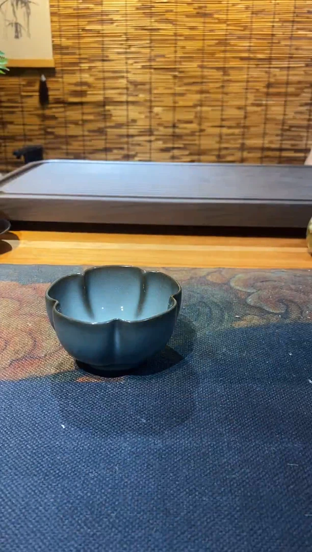山隐青瓷气烧杯子　花口杯　60CC