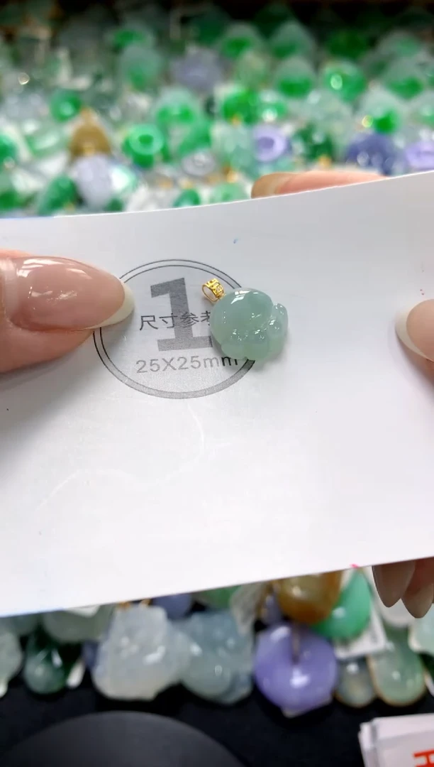 翡翠18K金镶嵌颈饰1111111111111111