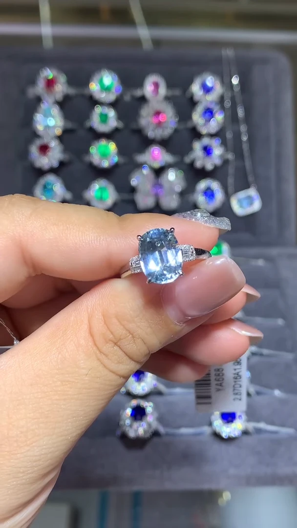 18K金镶嵌戒圈海蓝宝石2.87CT