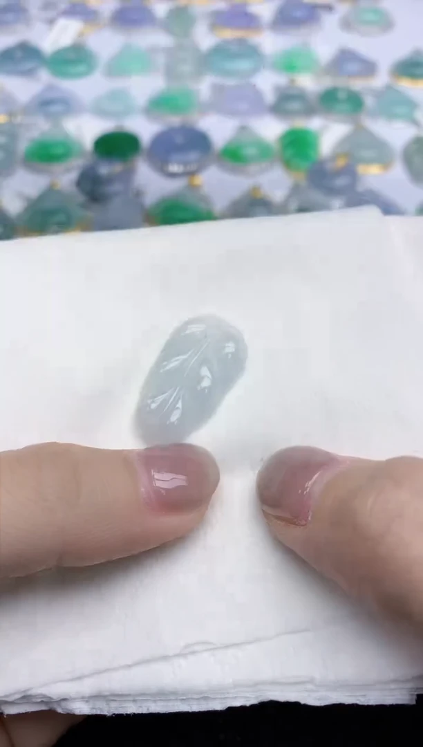【闪购商品】翡翠颈饰未镶嵌天然翡翠A货