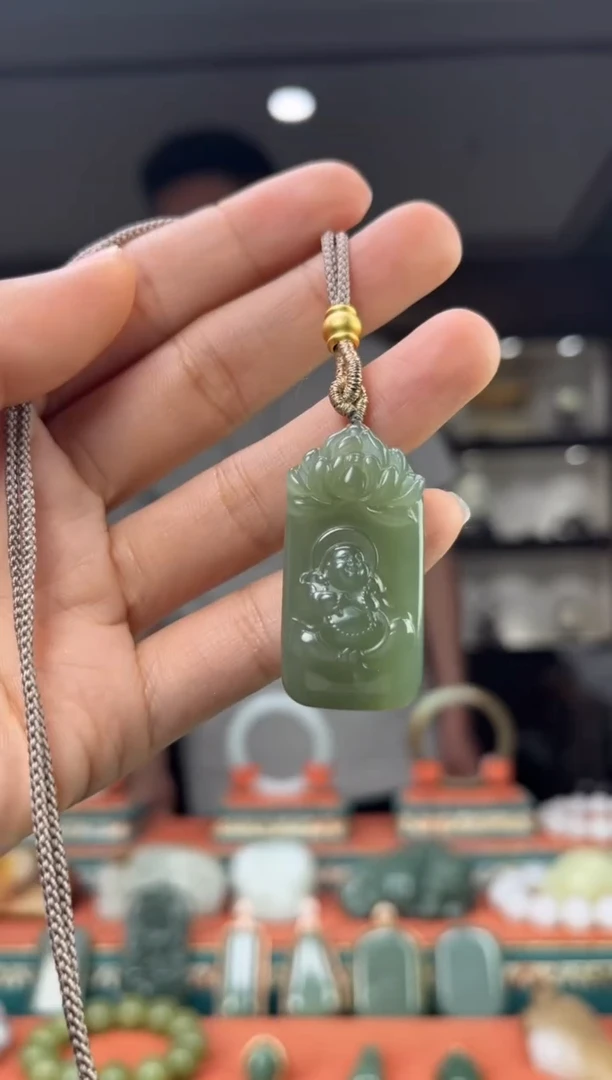 和田玉未镶嵌颈饰佩佩