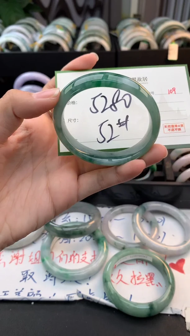 未镶嵌定制翡翠毛货需精细抛光+多人