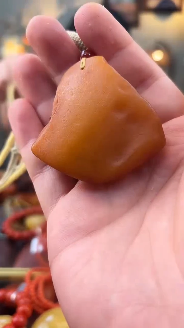 未镶嵌颈饰琥珀吊坠