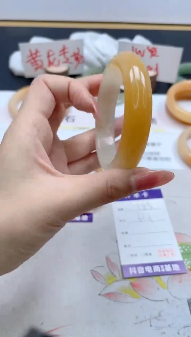 【闪购商品】石英质玉手镯未镶嵌153/61.1