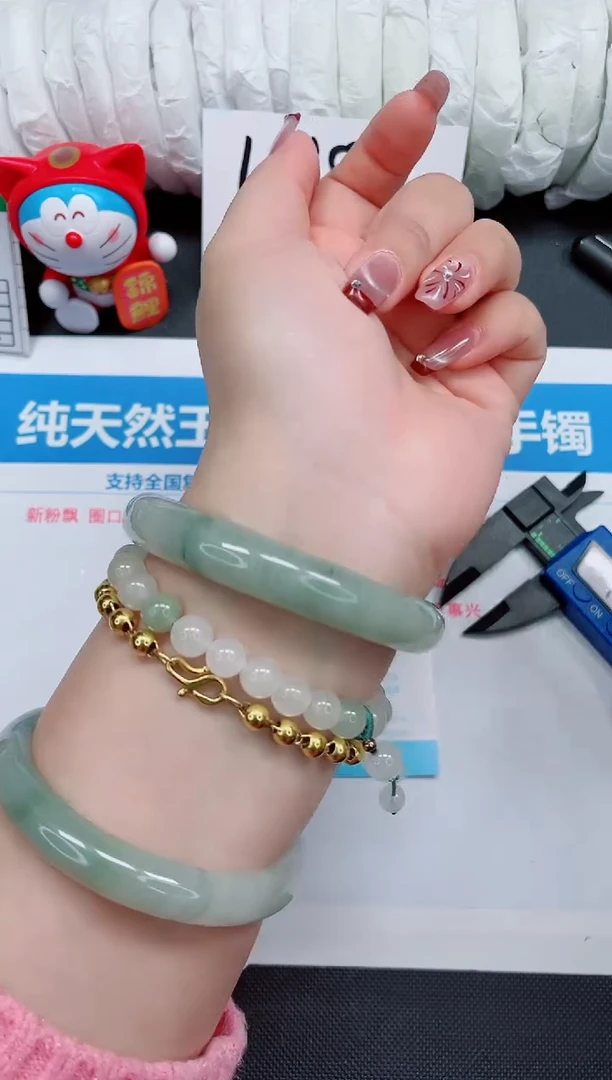 【闪购商品】石英质玉手镯未镶嵌256