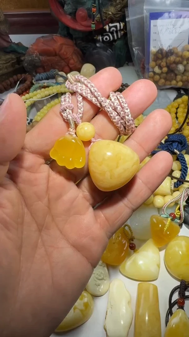 蜜蜡吊坠(赠链)未镶嵌冲***余吊坠