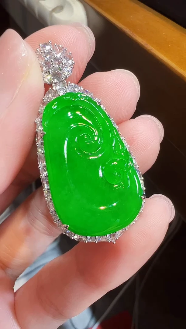 翡翠18K金镶嵌吊坠(不含链)如意