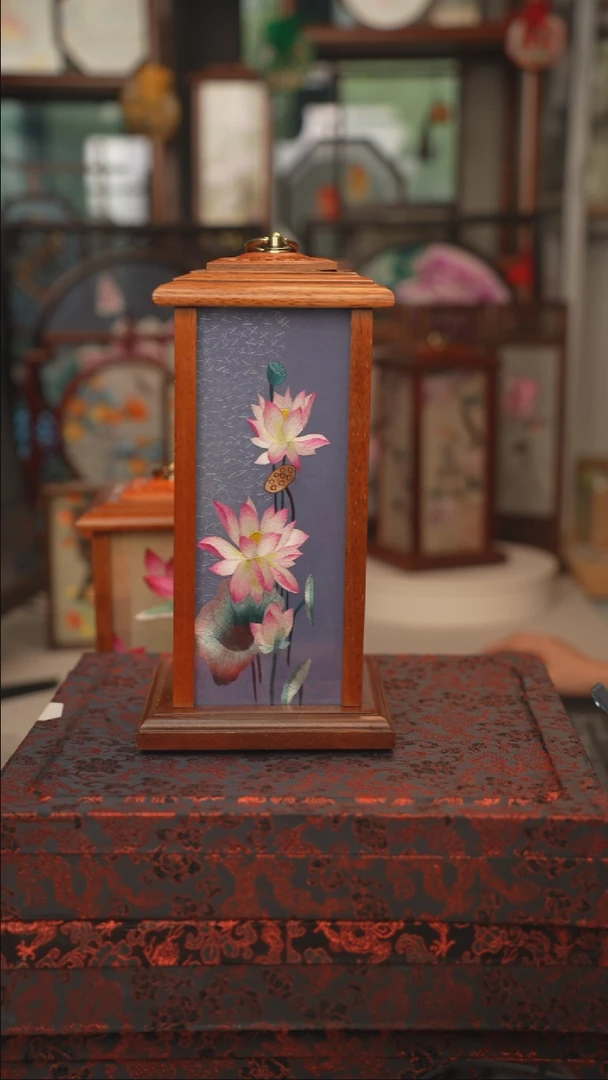 扇子黄花梨宫灯，落地高度30CM,宽度16CM 送线，送锦盒