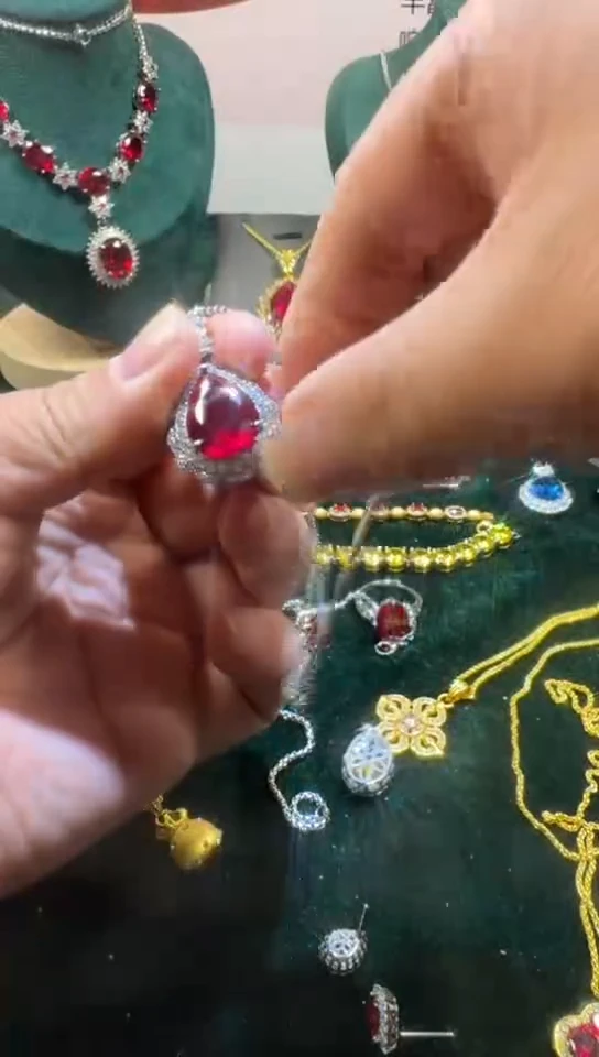 颈饰18K金镶嵌红宝石1