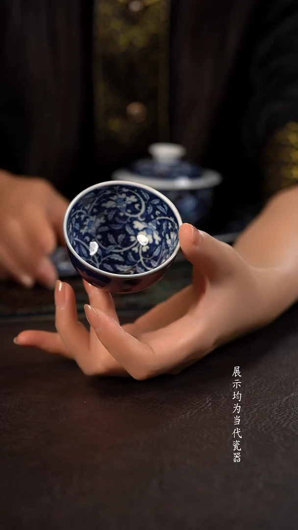 子润窑霁蓝蓝地茶花小碗杯