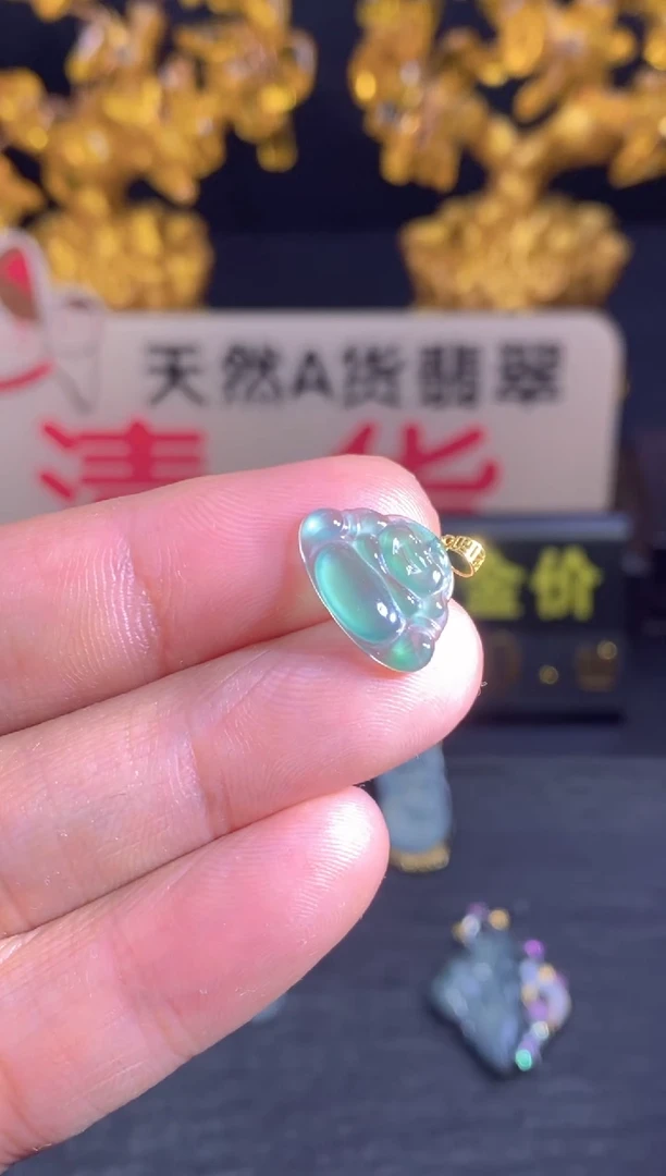 翡翠18K金镶嵌颈饰