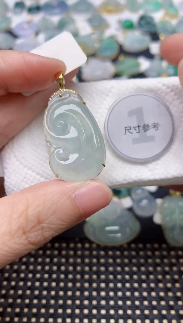 颈饰18K金镶嵌翡翠天然缅甸A货翡翠