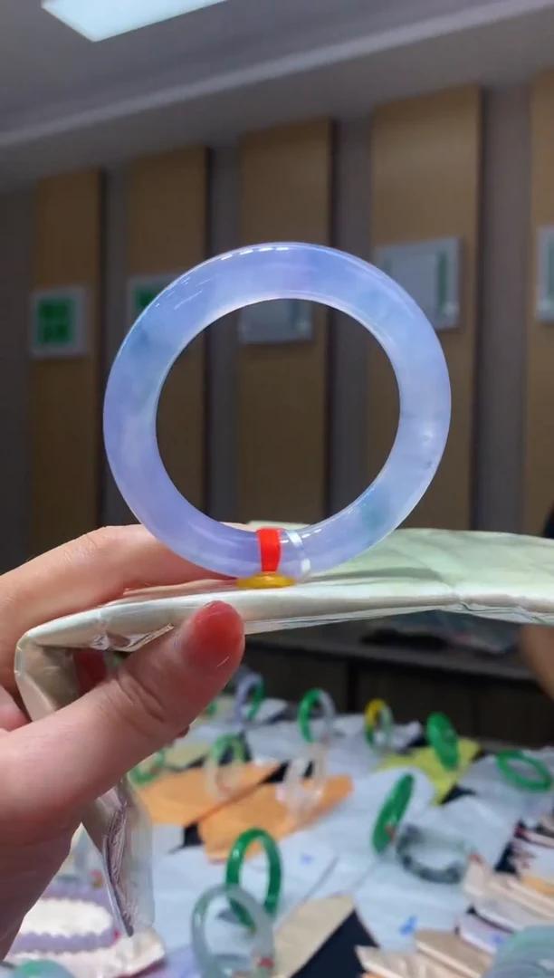 未镶嵌手镯翡翠- C38圈口54.2 全款44.3万 定金2万