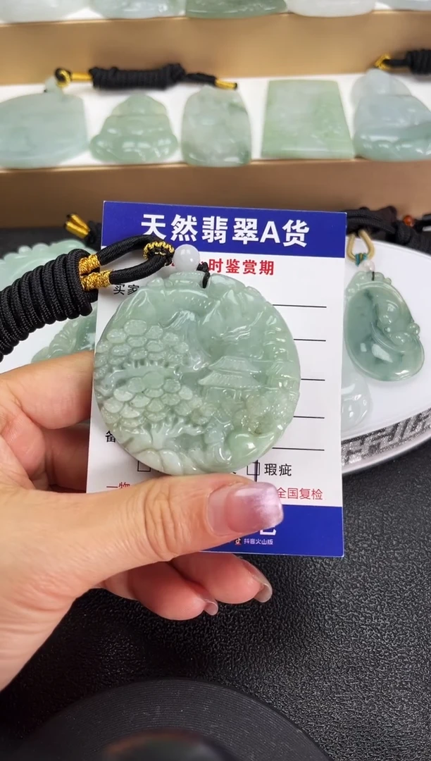 颈饰未镶嵌翡翠