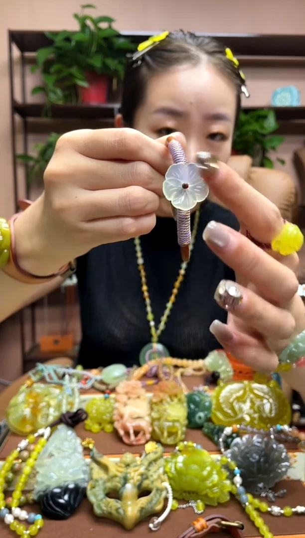 未镶嵌岫玉吊坠多样性发货发其中之一