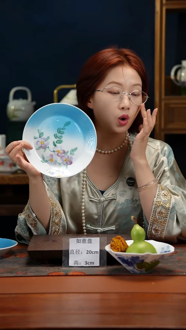 陶瓷景德镇高温釉中彩如意盘直径20高3