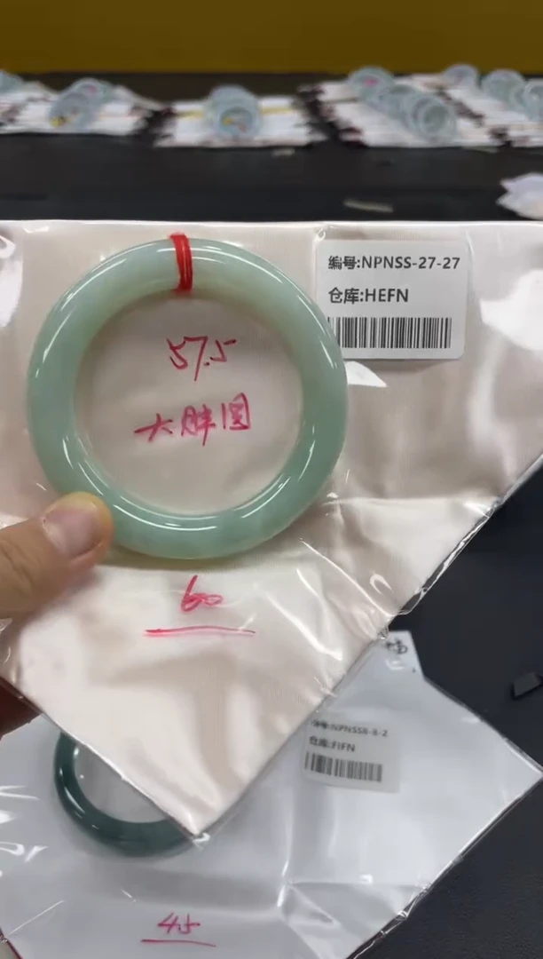 未镶嵌手镯翡翠翡翠手镯