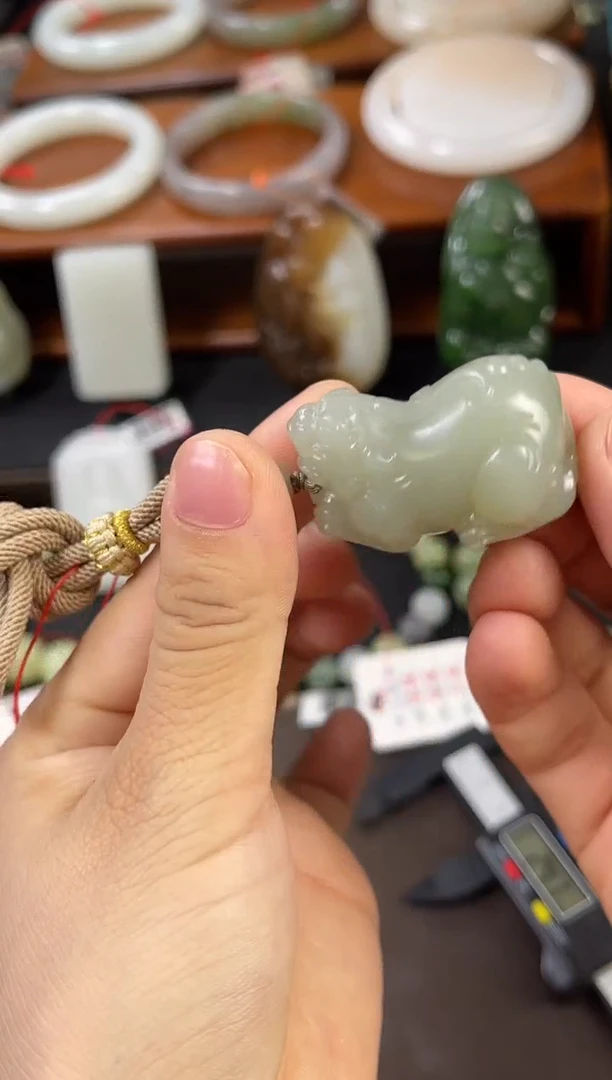和田玉未镶嵌把件且末青白 貔貅9004281