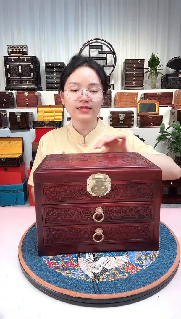 紫檀木类成套家具莲年有余