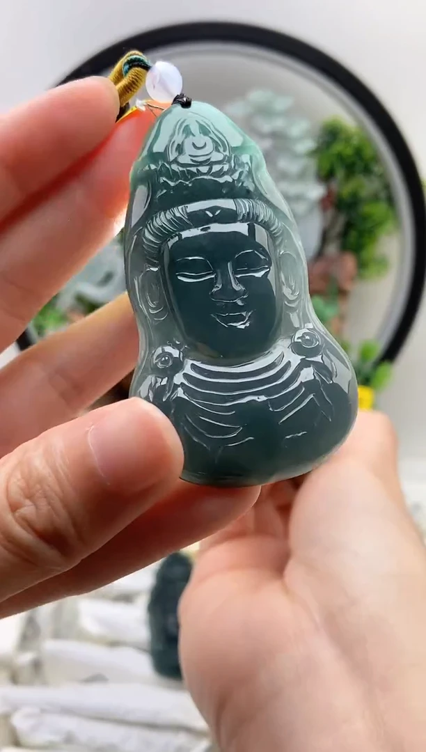 翡翠未镶嵌颈饰观音