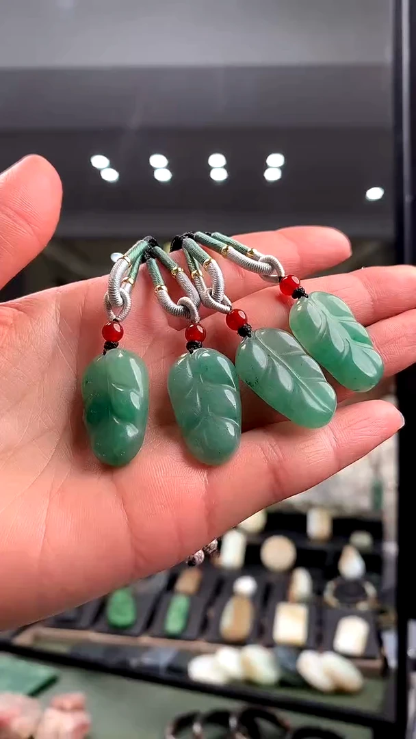 颈饰未镶嵌石英质玉（非洲翠）挂件多样性发一件